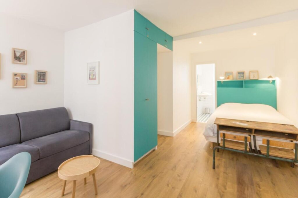 Room interior and amenity in Les Toits de Paris