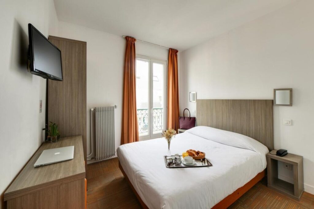 Bedroom interior in Louisa Hotel Paris