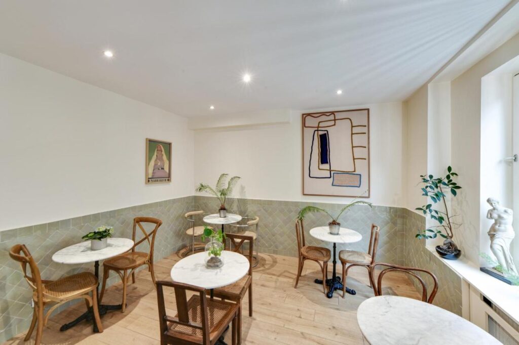 Dining space in Louisa Hotel Paris