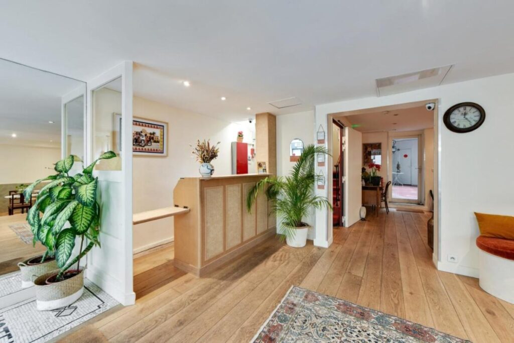 Hallway and lobby in Louisa Hotel Paris