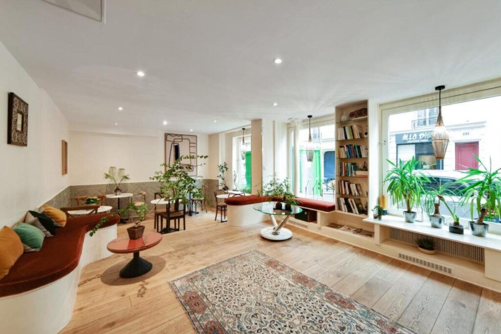 Lobby space and interior in Louisa Hotel Paris