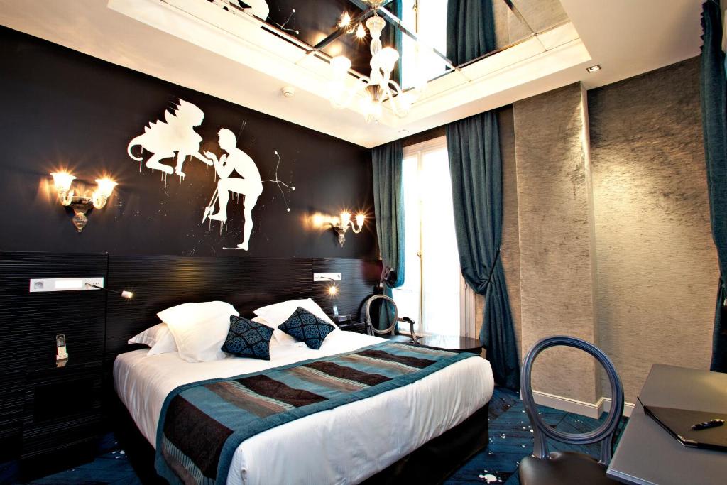 Bedroom interior in Maison Albar – Le Champs-Elysées