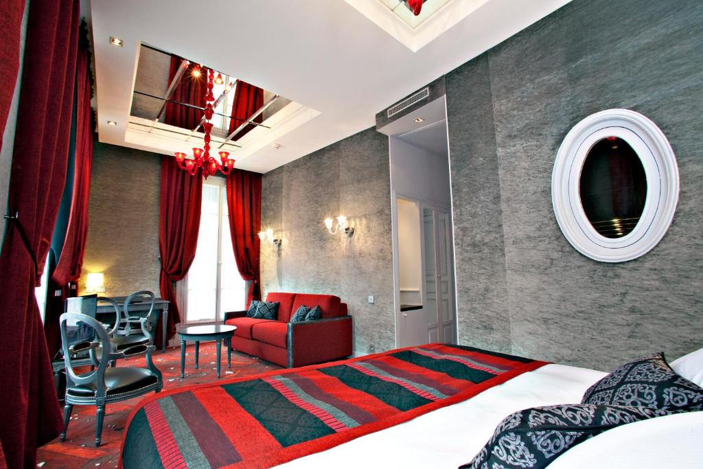 Suite room interior in maison-albar-le-champs-elysees-room-space