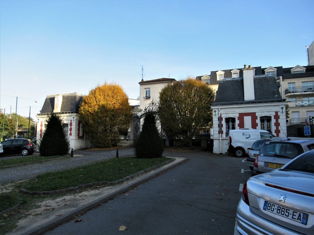 A street view showing the neighborhood around Maison Lorenz, highlighting its surrounding environment.