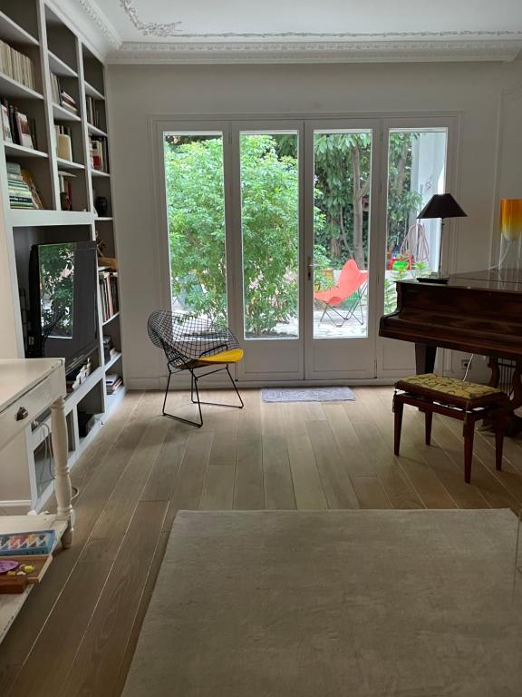 Amenities and MAISON PROCHE ROLAND GARROS interior