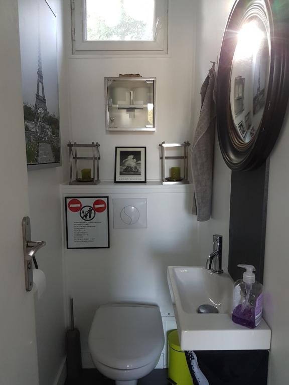 Bathroom in Megalight II