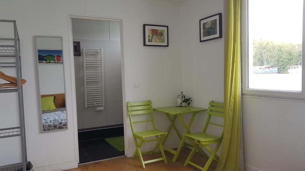 Room amenity in Megalight II
