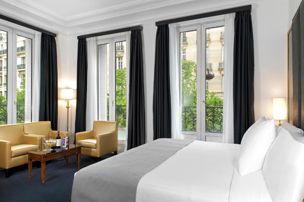 Melia Paris Champs Elysées rooms showcase a perfect union of luxury and functionality, with sumptuous furnishings, modern amenities, and thoughtfully designed