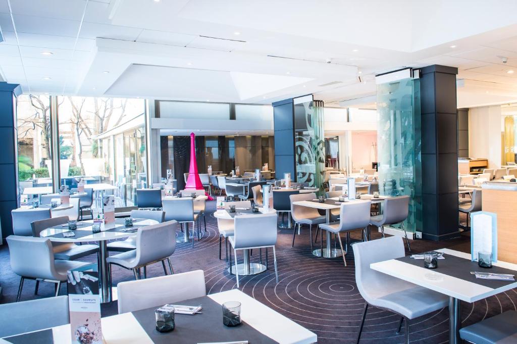 Among the many facilities offered by Mercure Paris Centre Tour Eiffel are a stylish on-site restaurant serving delicious food, a rooftop bar with spectacular city views, and a fitness center for guests to stay active.