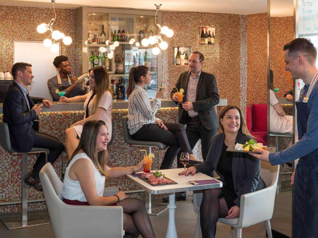 Guest reviews for Mercure Paris Vaugirard Porte De Versailles consistently commend its modern amenities, attentive service, and convenient location.