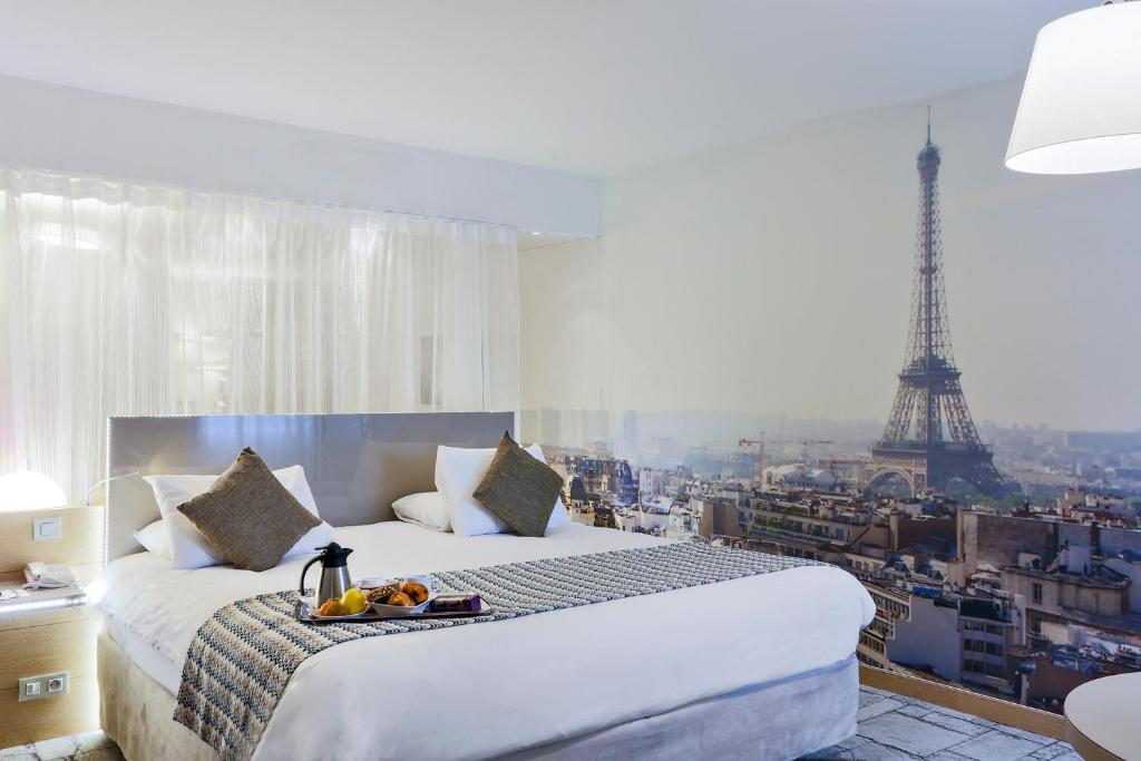 Mercure Paris Vaugirard Porte De Versailles rooms boast a harmonious blend of modern comfort and functionality, offering well-appointed spaces