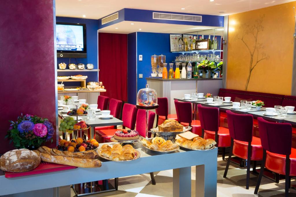 Dining area in Monceau Wagram Hotel – Paris
