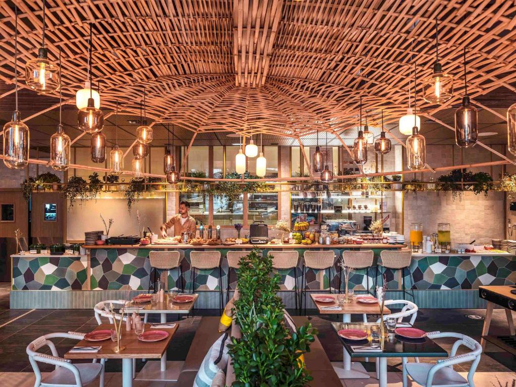 Explore guest reviews and insights for Novotel Paris Porte Versailles, providing valuable perspectives on the hotel experience.
