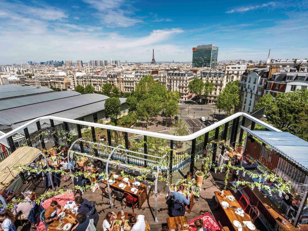 Effortlessly compare prices and assess the exceptional value for money offered at Novotel Paris Porte Versailles.