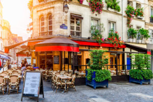 What is the difference between a restaurant and a bistro: Front of a bistro in Paris