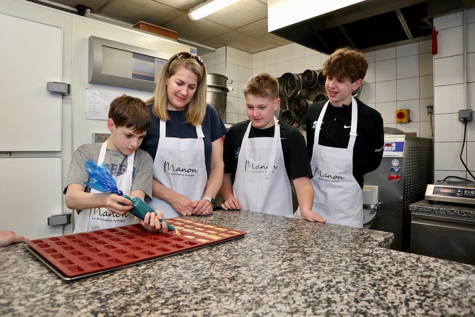 Tourists on a Authentic French Baking and Workshop Experience