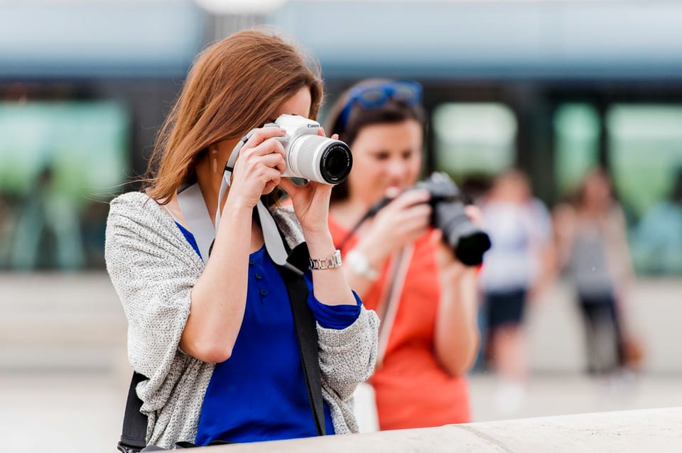 Tourists on a Paris Photography Class Exprience