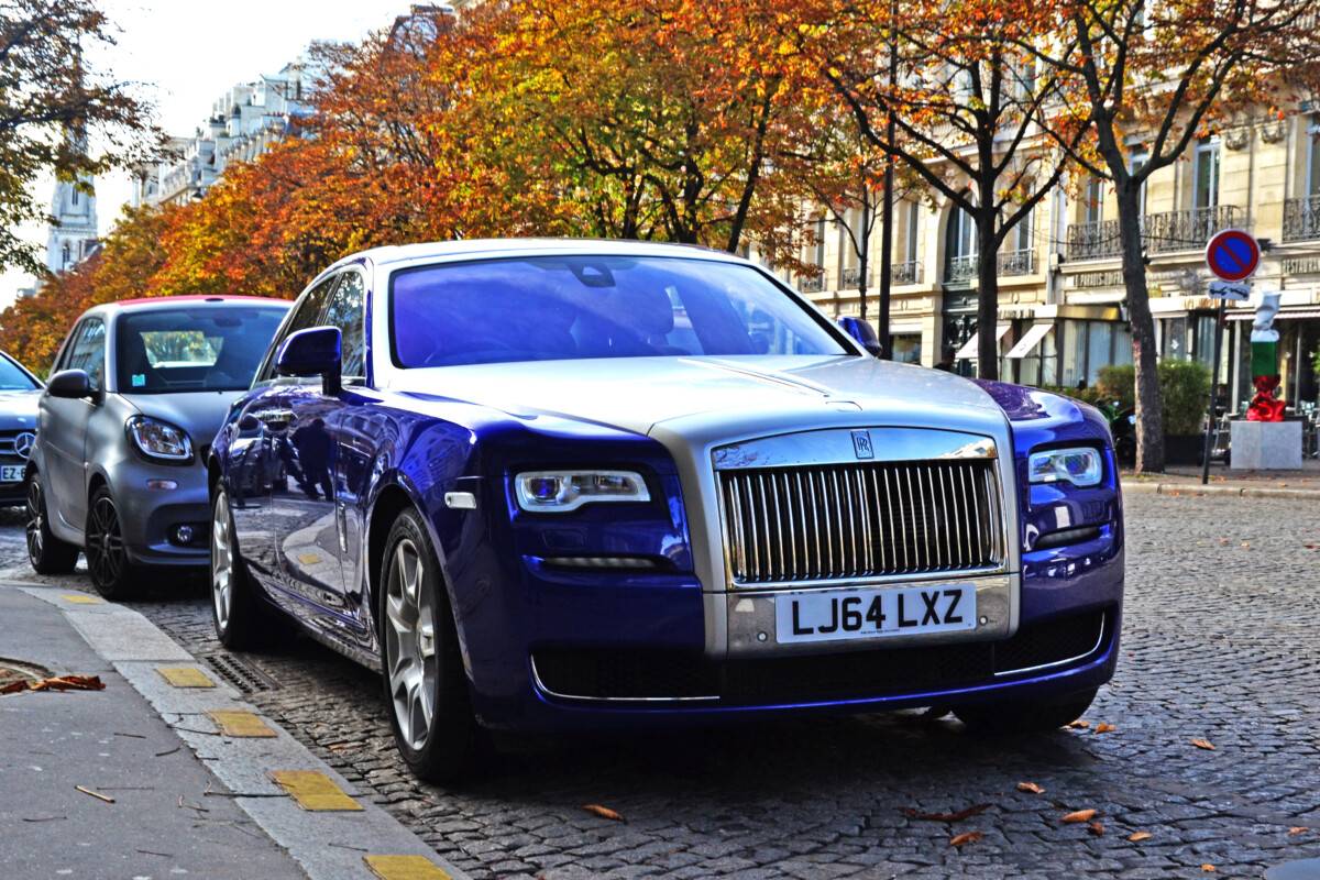 Beautiful silver and blue Rolls-Royce phantom parked in George V avenue.