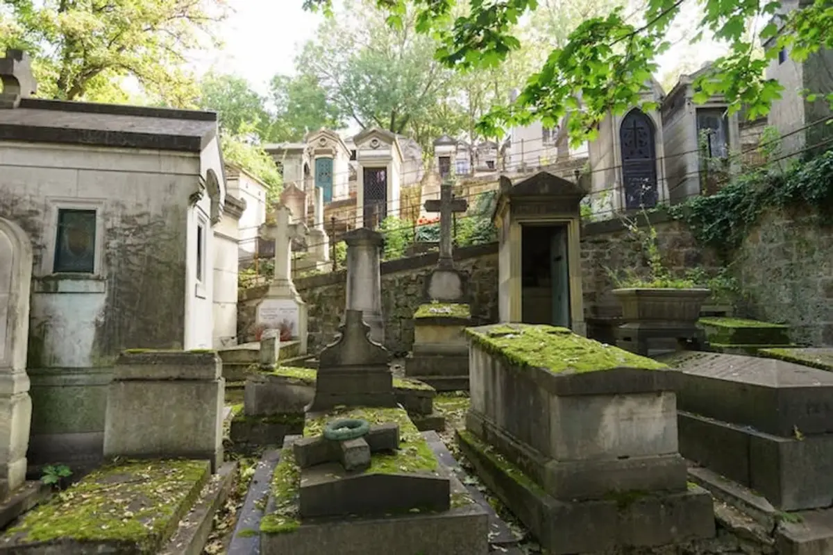Père Lachaise Cemetery audio tour on mobile app