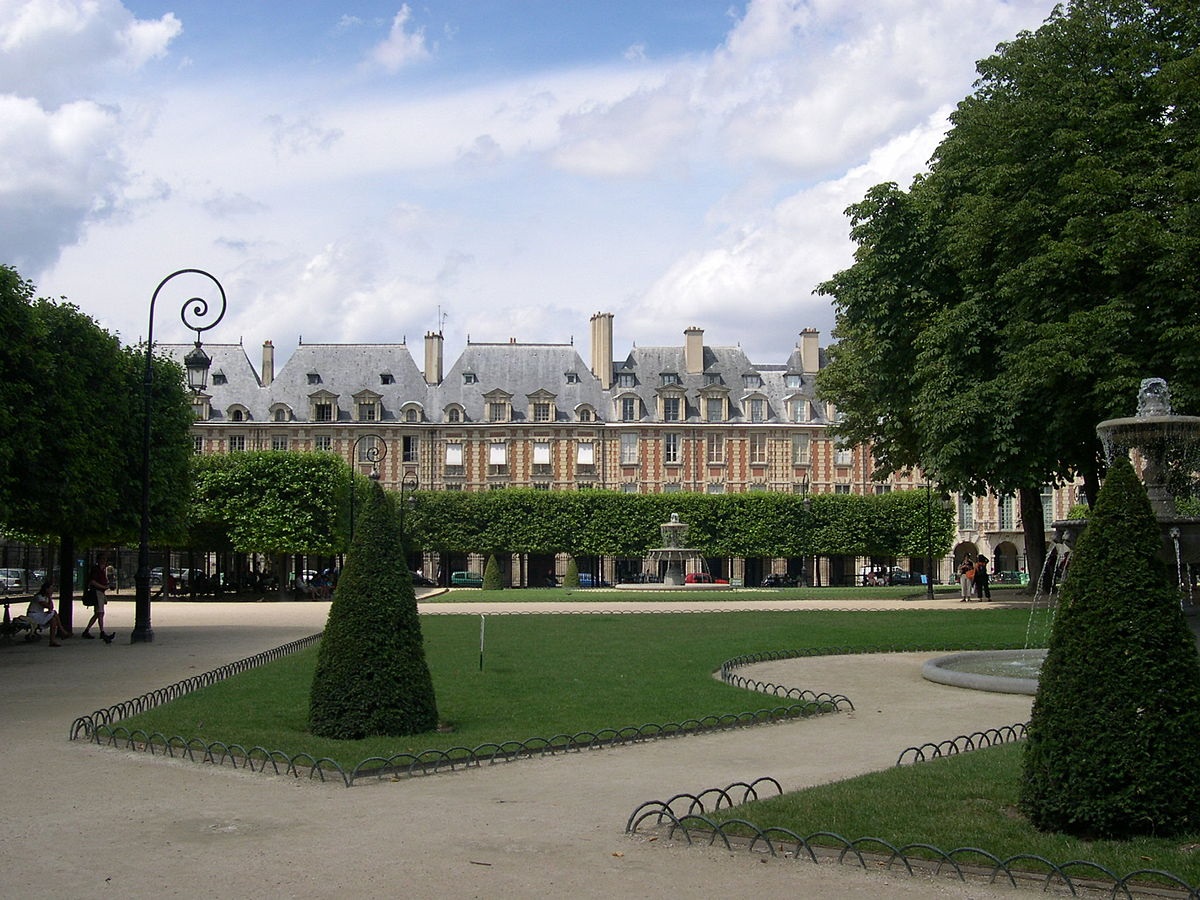 Place des Vosges west view