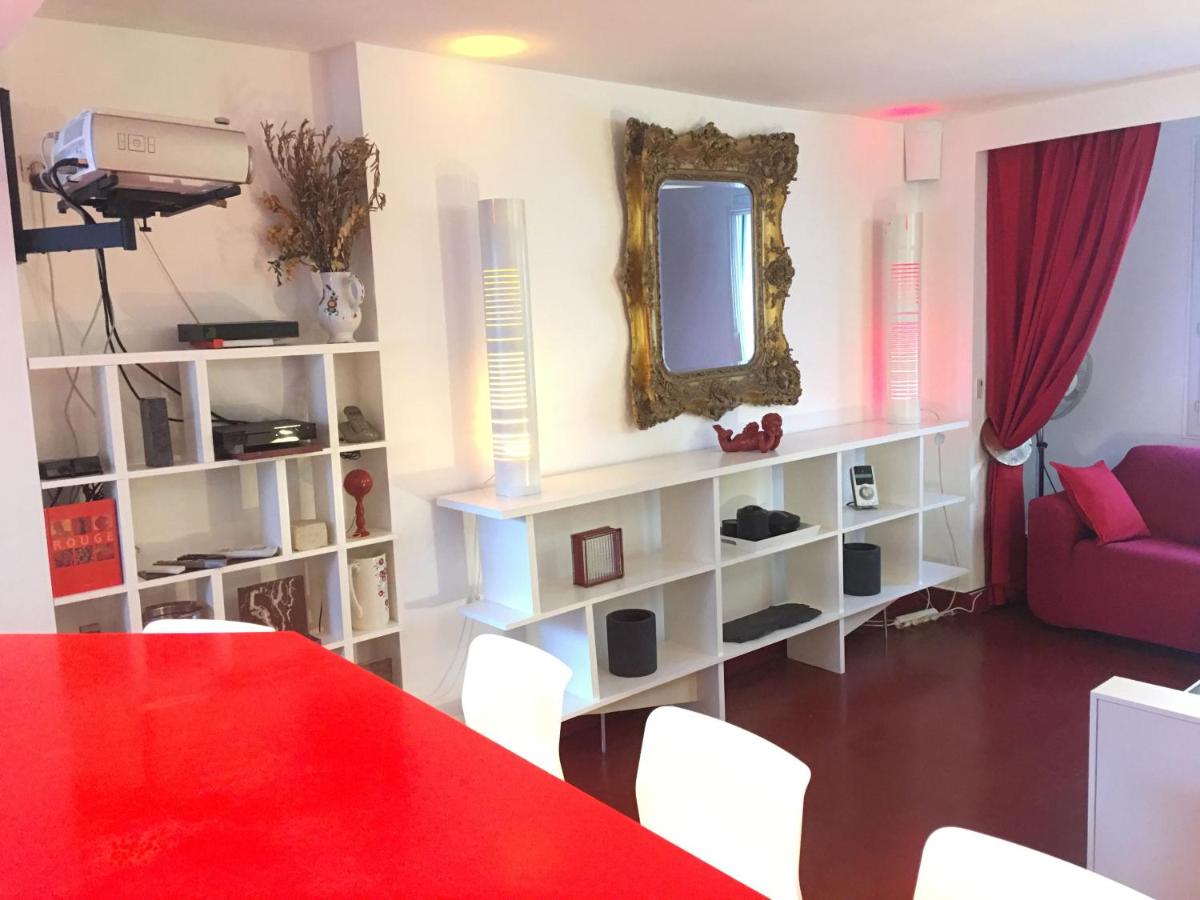 Amenity and interior of Red Flat Paris