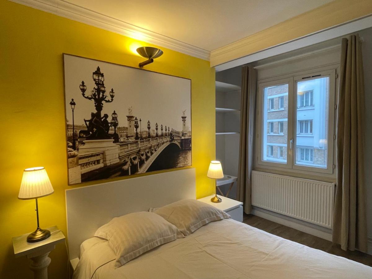 Bedroom interior in Red Flat Paris