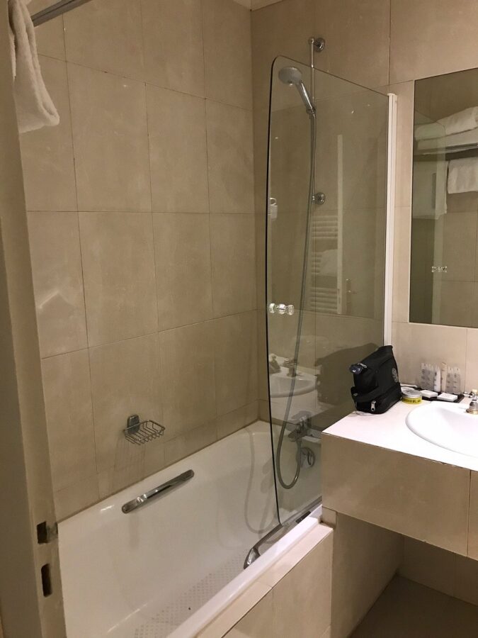 Bathroom in Royal Hôtel Paris