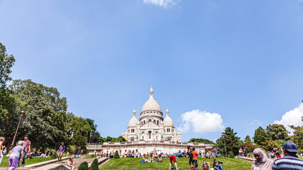 Tourists exploring Sacré-Cœur, Montmarte