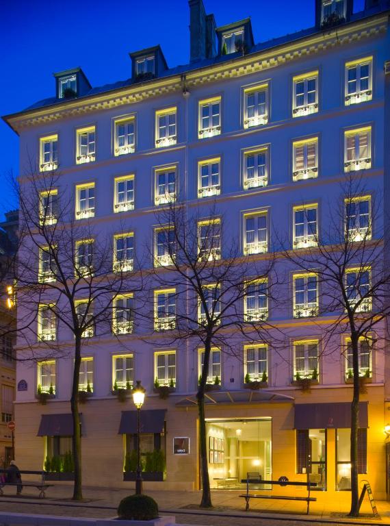 Select Hotel Rive Gauche, comprising Hôtel Saint-Michel, Hôtel Quartier Sorbonne, and Hôtel Sorbonne Paris, welcomes guests with diverse facades and a vibrant atmosphere.