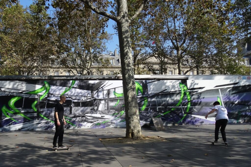 Tow people skateboarding at Paris