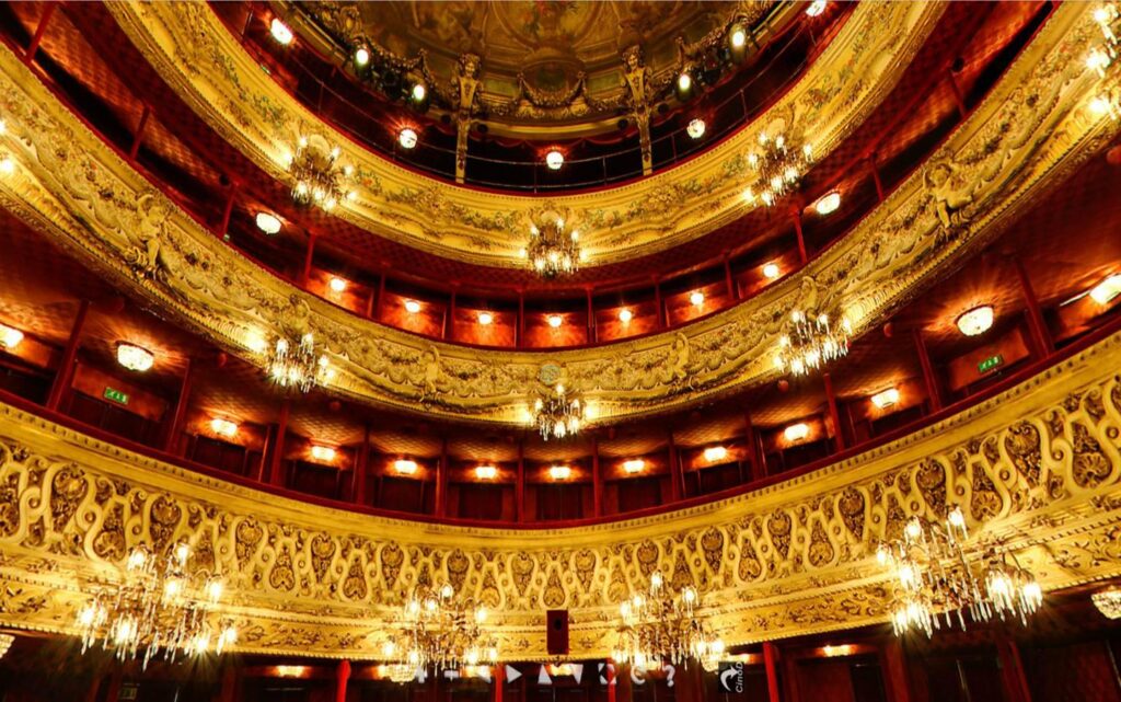 Lights and interior of Théâtre du Palais-Royal