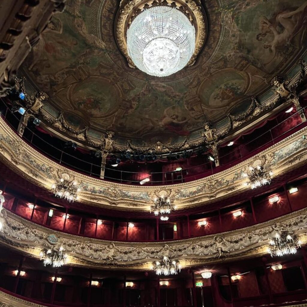 interior and lights in Théâtre du Palais-Royal