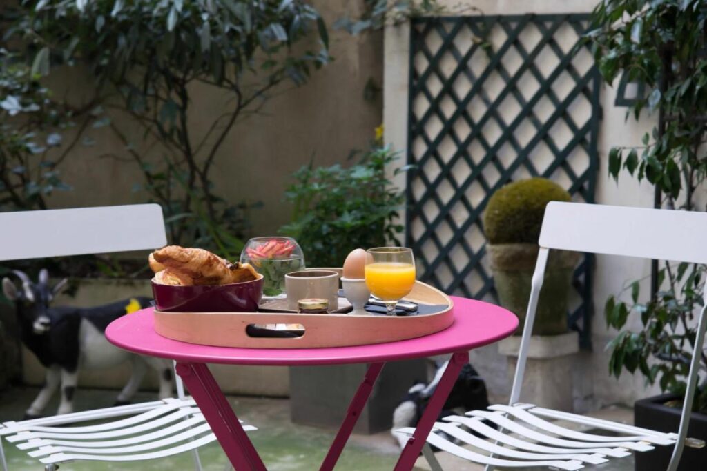 Tilsitt Etoile breakfast on a table